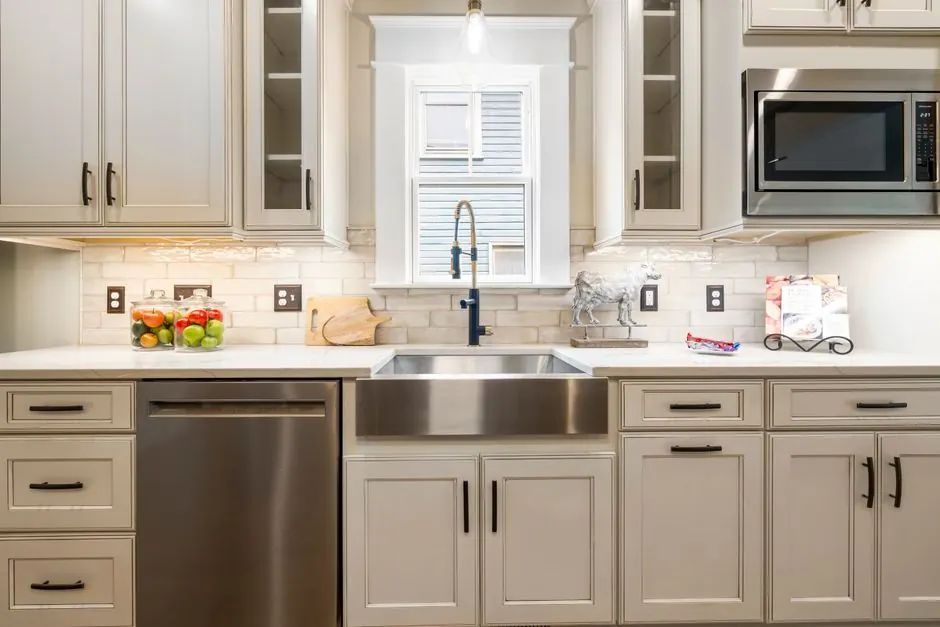 Benefits of Custom Cabinet Installation